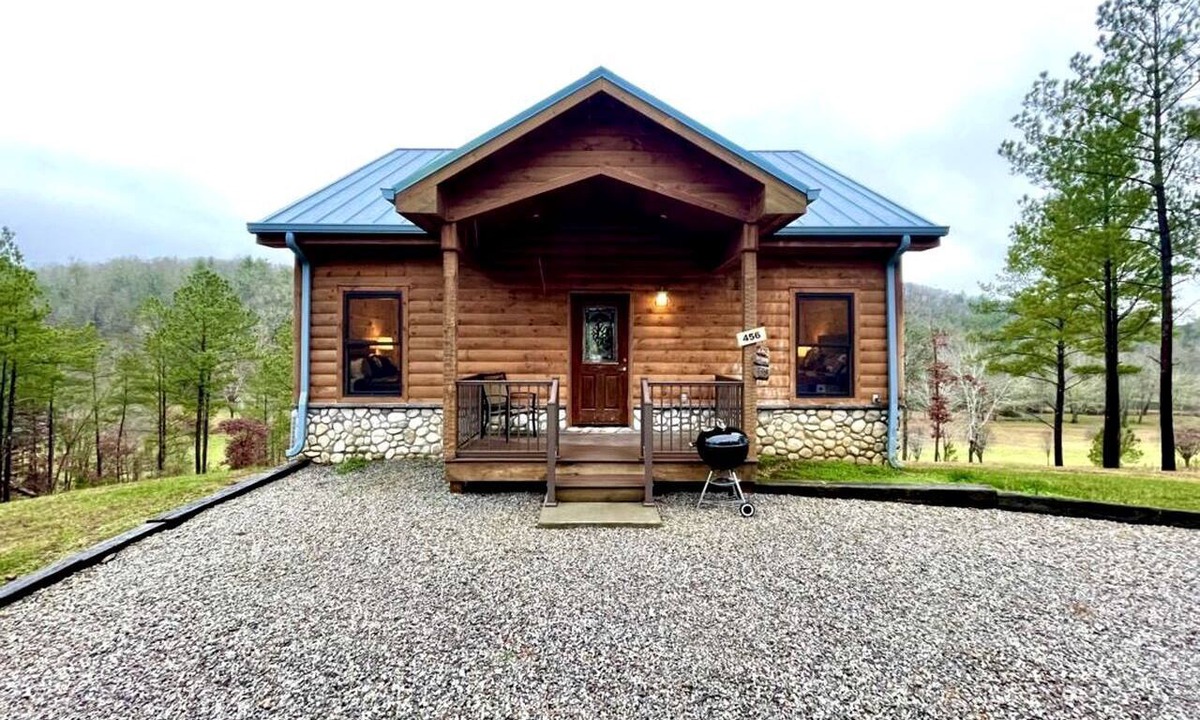 Tellico Plains Cabin | Spectacular Secluded Cabin with Barbecue and Fireplace in Tellico Plains, Tennessee