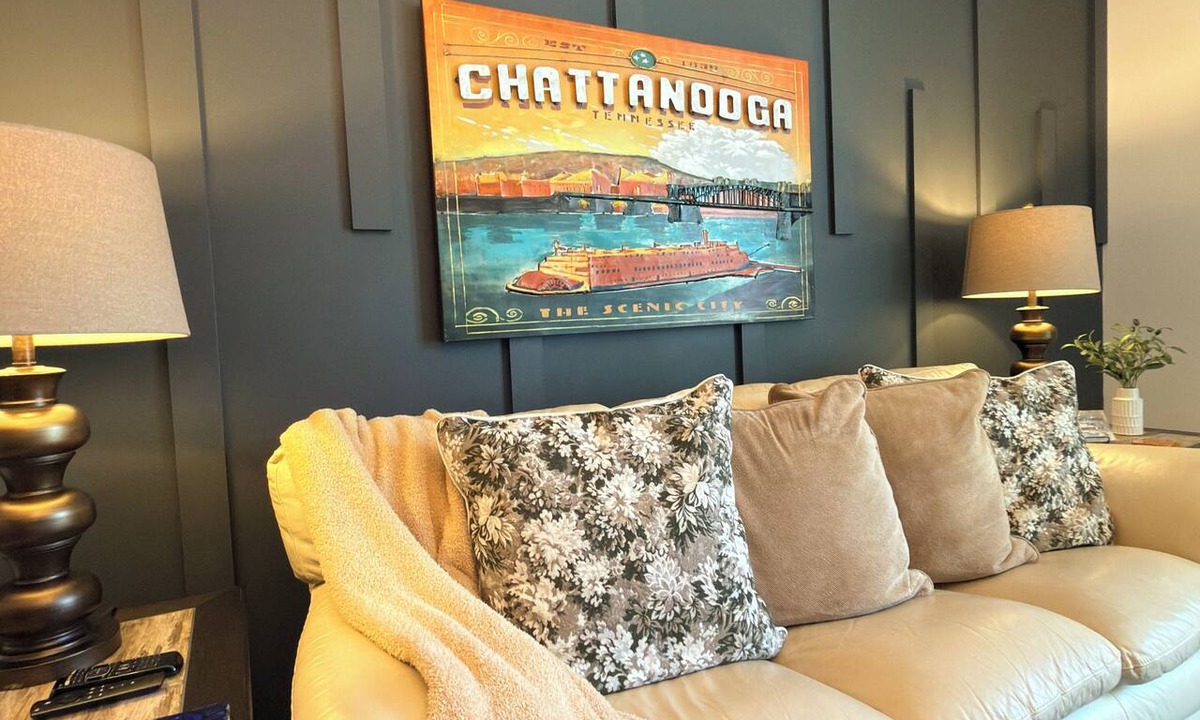 Downtown Chattanooga Condo | Spotless Luxury Retreat. Walk to Food & Fun. King Bed. Free Parking