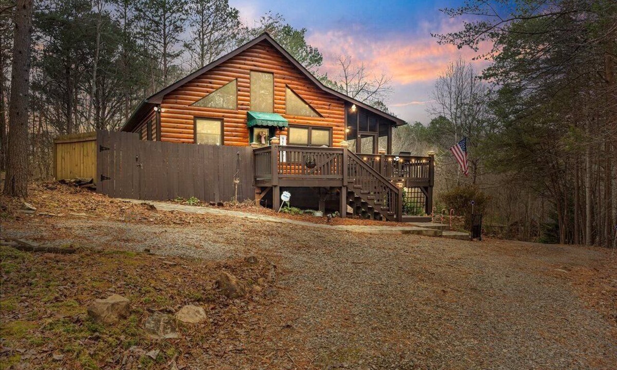 Murphy Cabin | Starry Night Hollow in Murphy, NC by Lees Acres