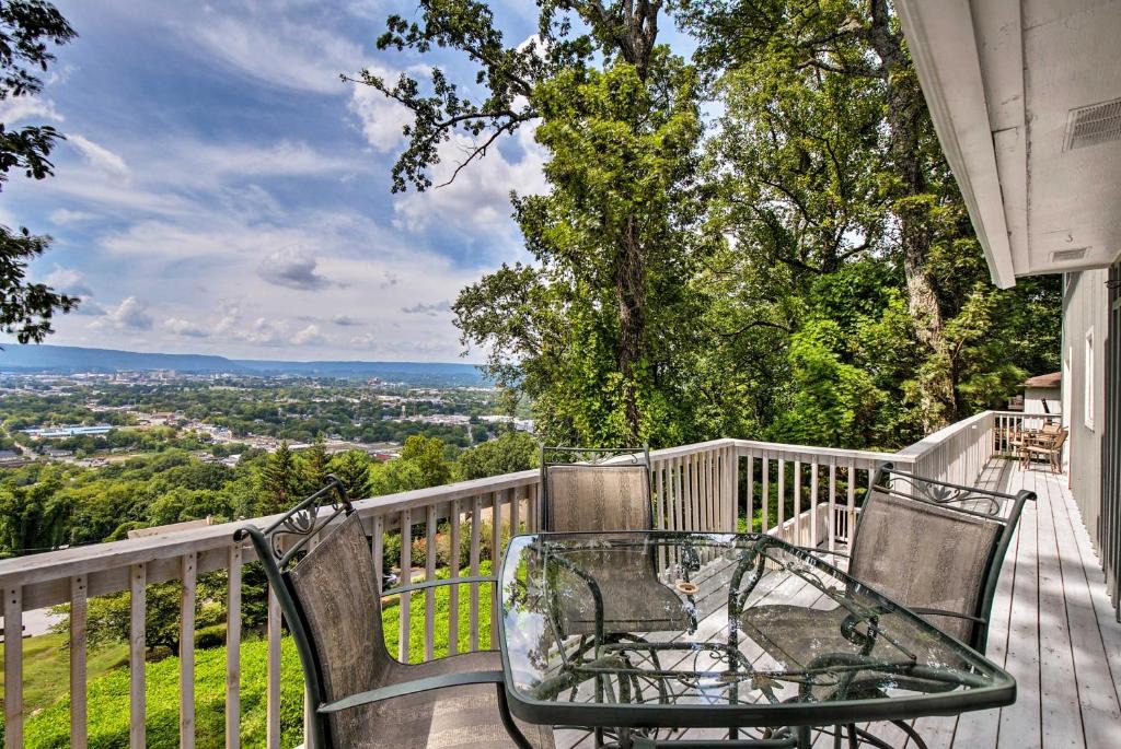 Missionary Ridge House | Stay Above it All! Modern Home on Missionary Ridge