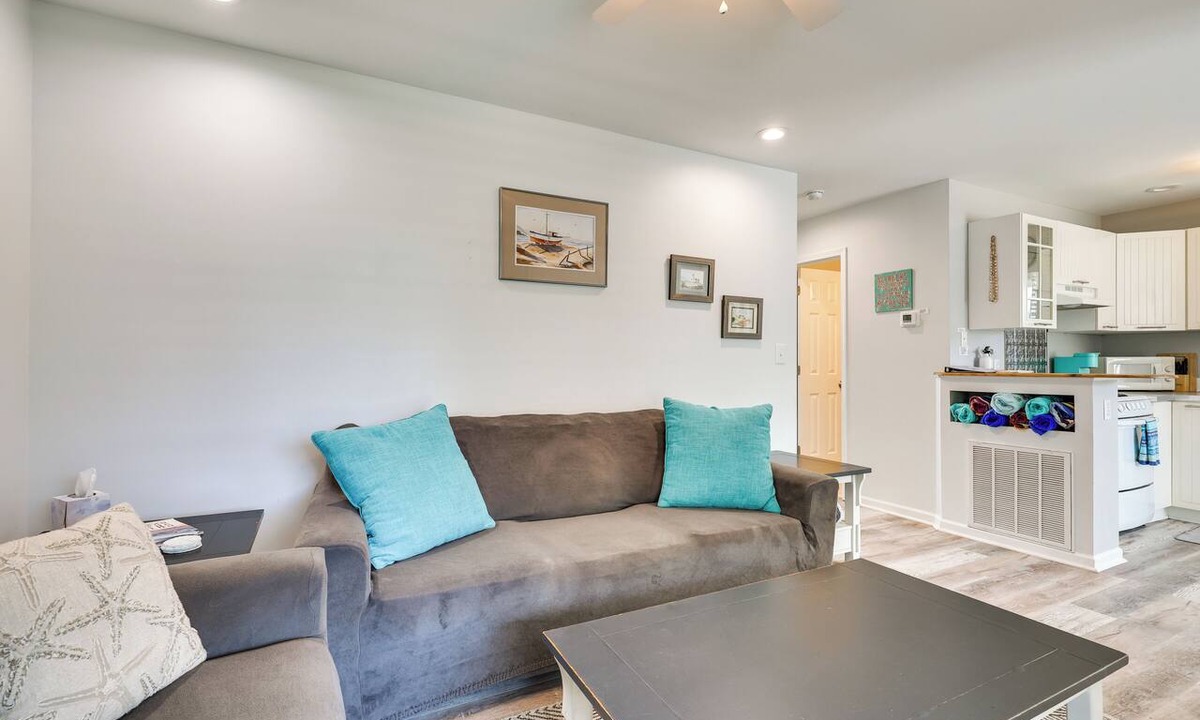 Wilmington Beach Cottage | Steps to Ocean! Family-friendly Carolina Beach Gem