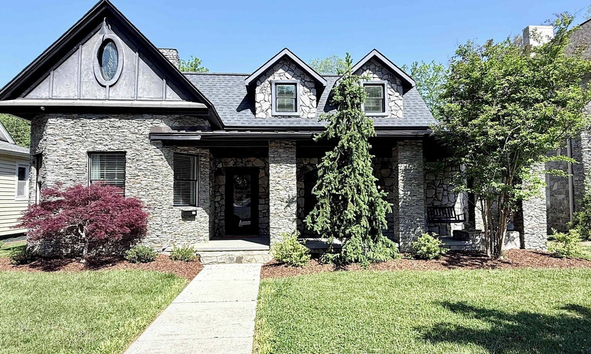 Johnson City House | Story Book Cottage Near Downtown Johnson City