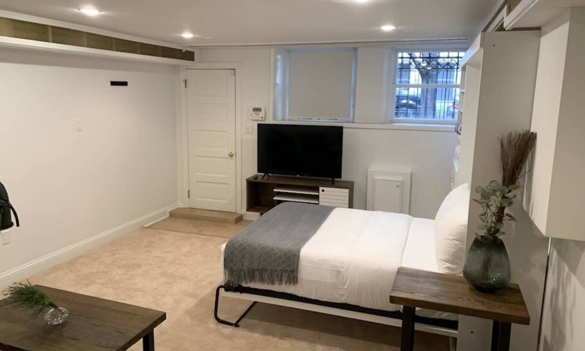Gold Coast Apartment | Studio flat in the heart of Chicago's Gold Coast