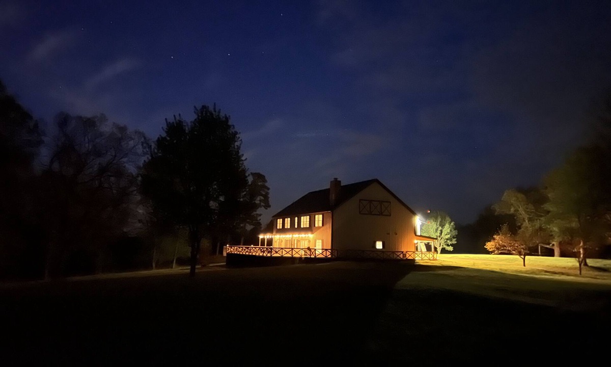 Benton House | Stunning Kentucky Lake farmhouse. Perfect for entertaining or relaxation. 19244