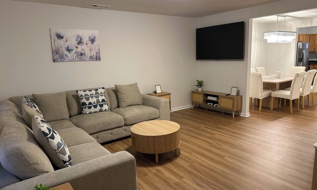 Shannon Park House | “Stylish 3BR Near NoDa w/Outdoor Lounge"