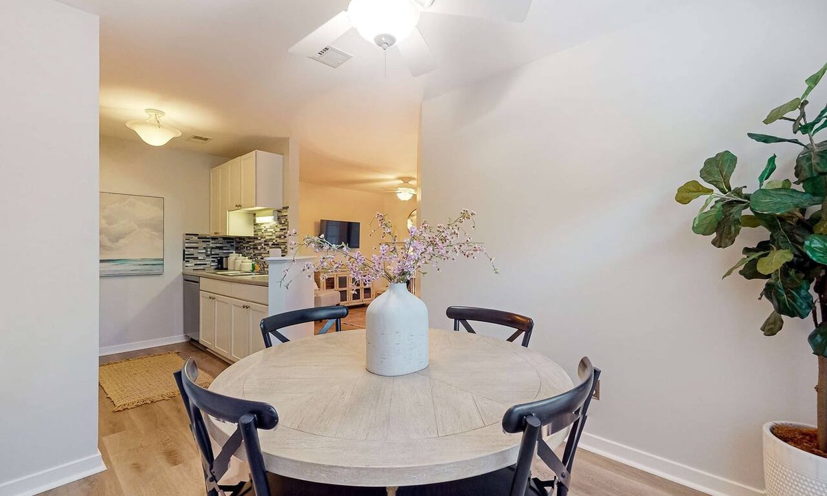 Scanlonville Condo | Stylish dog friendly, ground-floor getaway with pool, washer/dryer, & AC