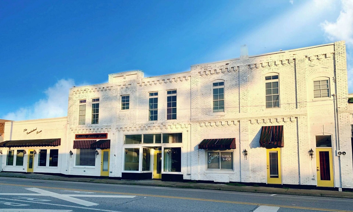 Cowan Hotel | Stylish railroad boutique hotel. 5 ensuite rooms + apartment & banquet room.