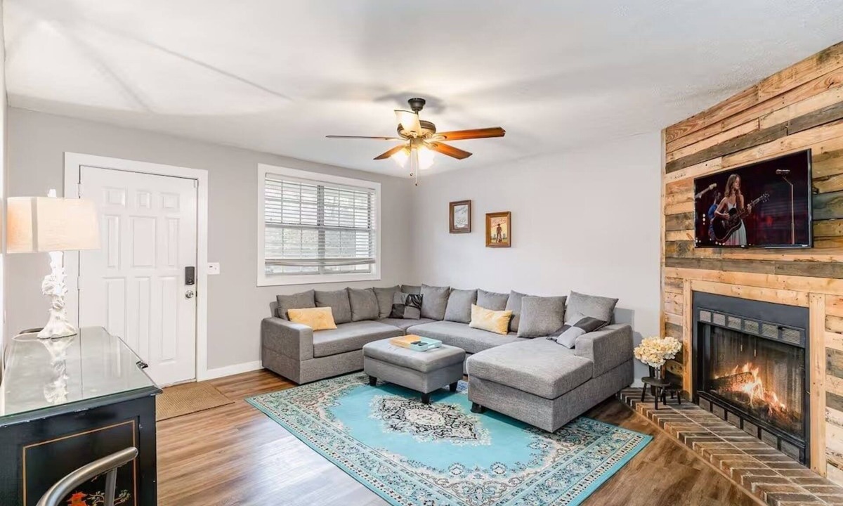 Nashville Condo | Stylish Twin Condos Near Downtown/Airport