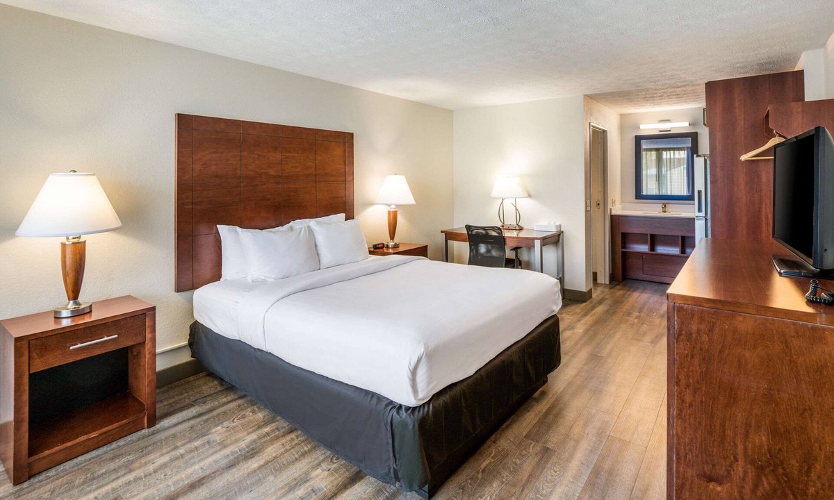 Middlesboro Hotel | Suburban Studios Middlesboro