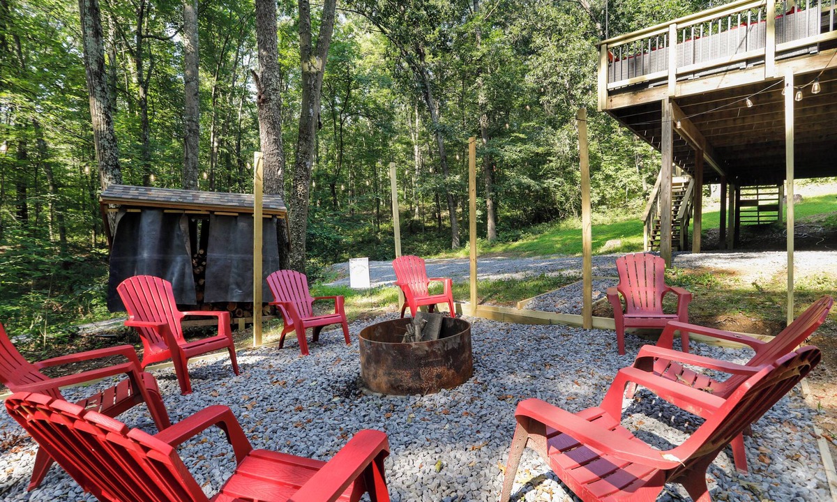 Hedgesville Cabin | Summer Starts Here 4 Private Ac, Everything You Need for the Ultimate Mtn Escape