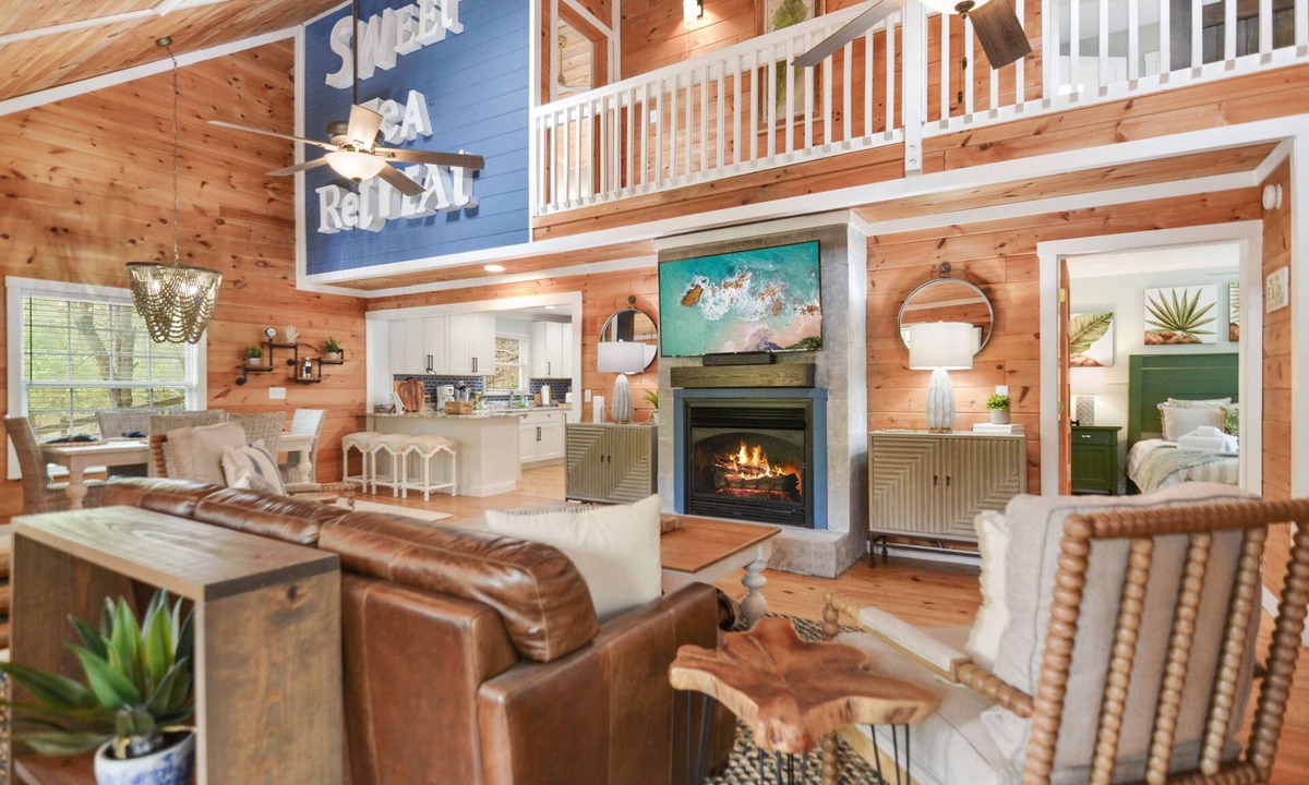 Ellijay Cabin | Sweet Tea Retreat – Ridgetop Cabin w/Forest Views, Hot Tub & large frt. Porch