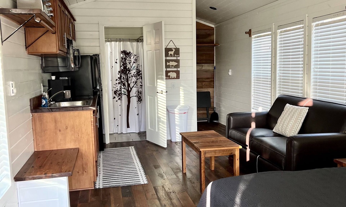 Eagle Rock Cabin | Table Rock Tiny Home The Bear's Den