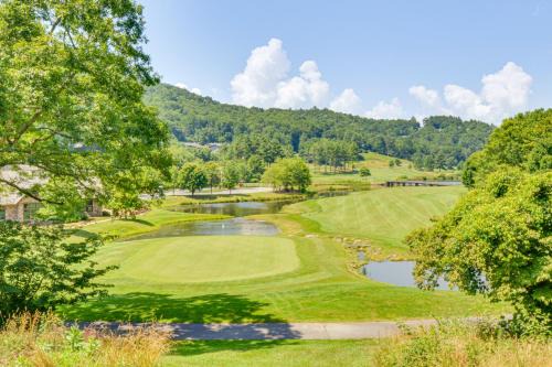 Dillard House | Tee Off in the Mtns: Sky Valley Condo w/View!