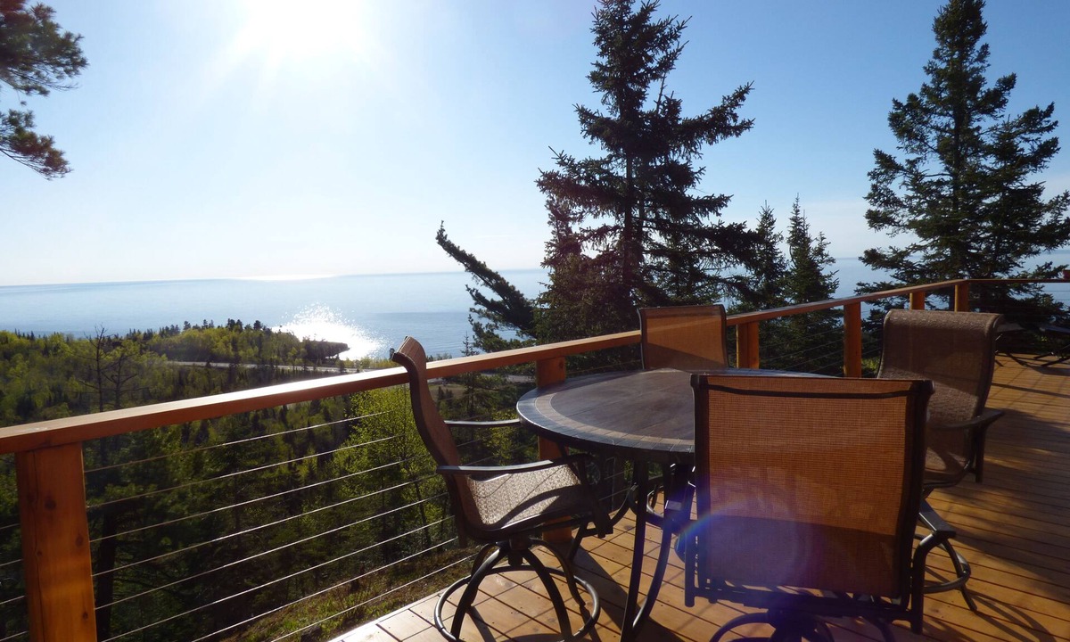 Silver Bay Cabin | Tettegouche Cedar Log Cabin amazing Lake Superior views near 4 state parks, SHT