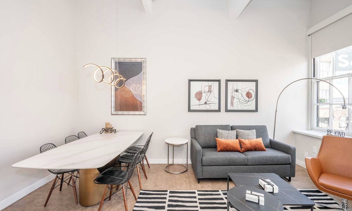 Central Business District Apartment | The 333 Suites 201 - Stay for 6