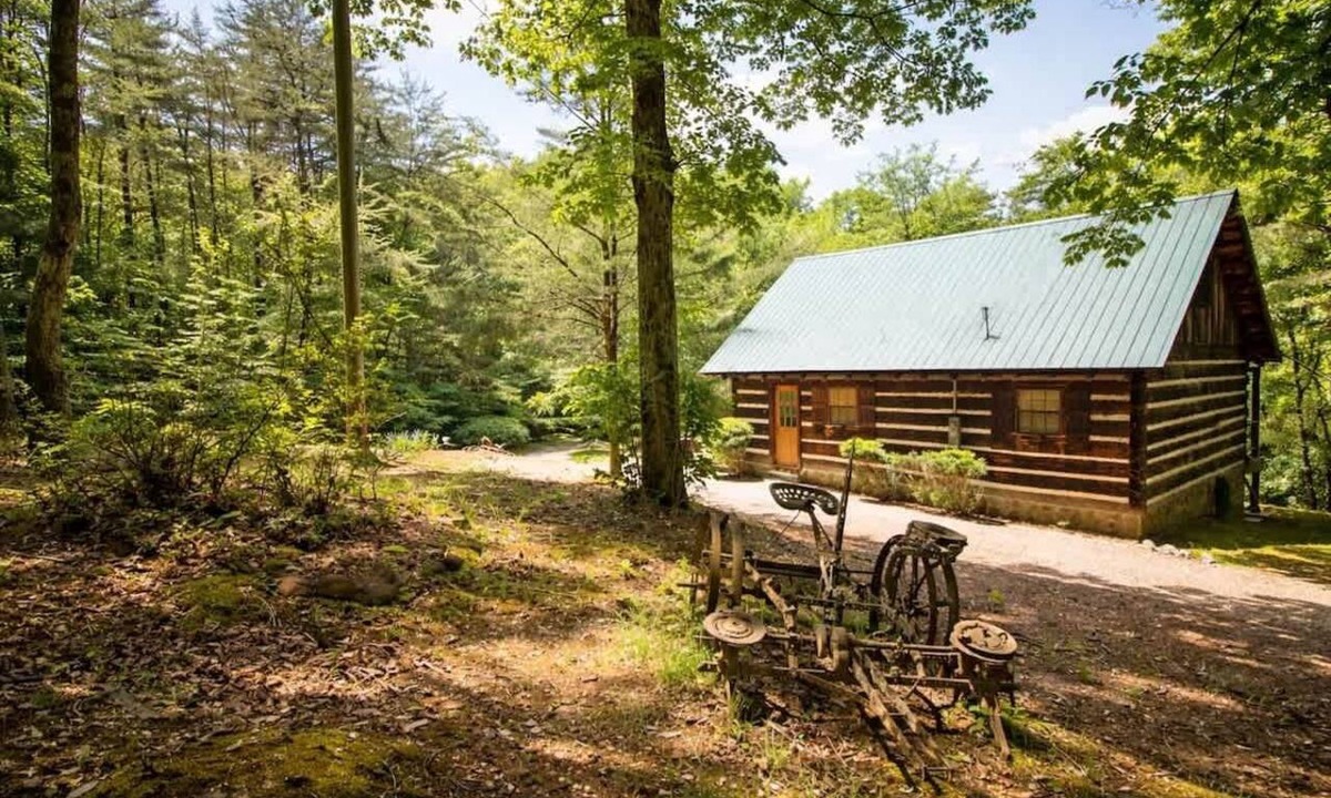 Copperhill Cabin | The Angler | Dog-Friendly Log Cabin, Hot Tub, Pond