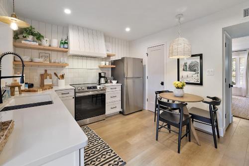 Mount Dora Villa | The Augustine - Steps to Downtown w King Bed