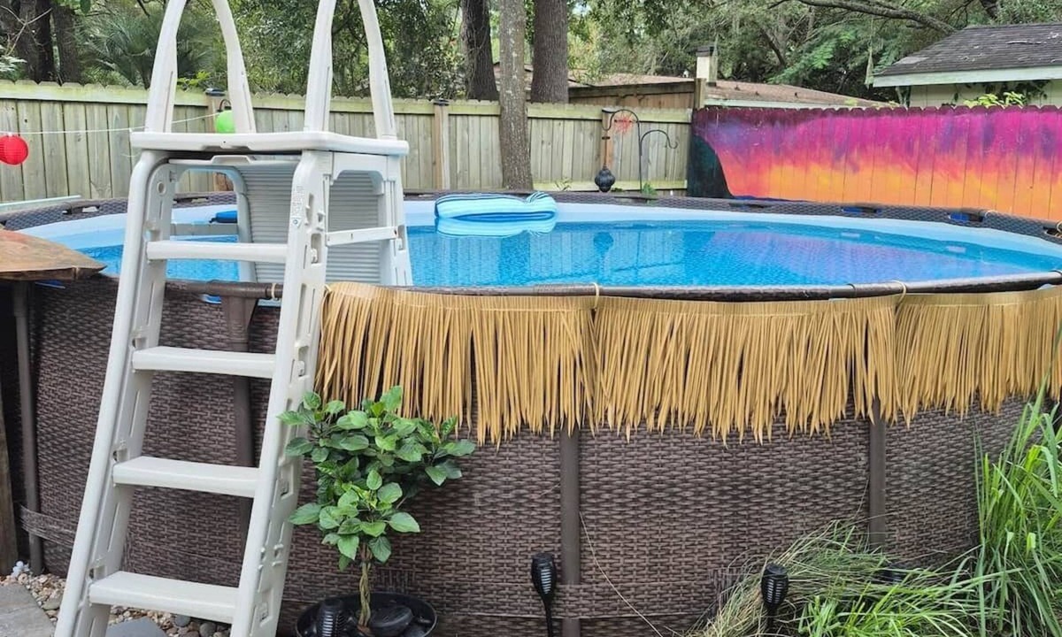 West Ashley House | The Birdhouse Pet friendly 2 Bed With Yard And Hot Tub