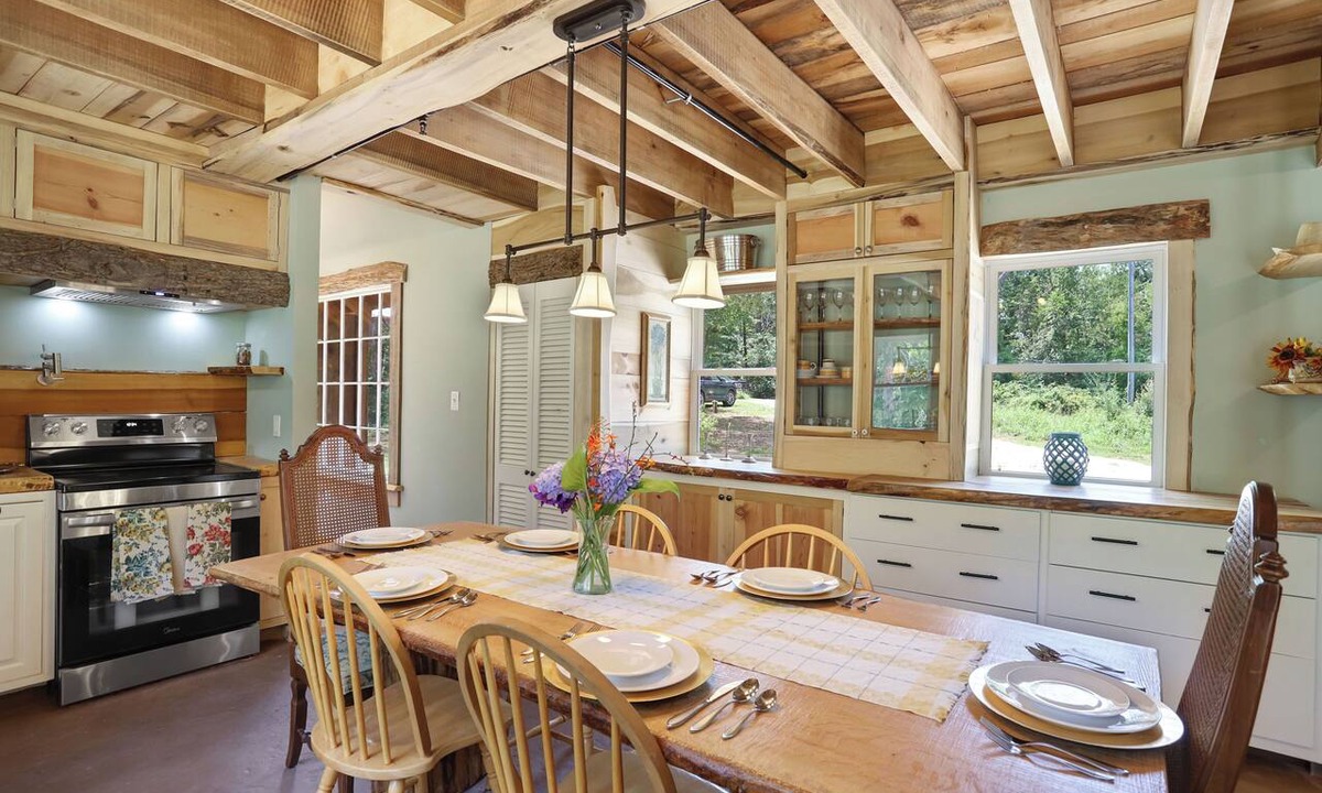 Tuscarora House | The Cedars a local masterpiece in charming Poolesville