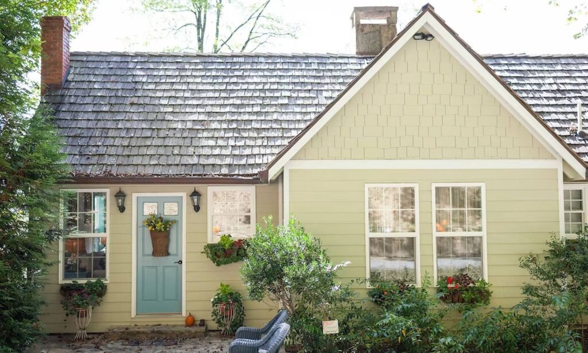 Scaly Mountain House | The Farmhouse - Mountain Vineyard Getaway on the Highlands Plateau