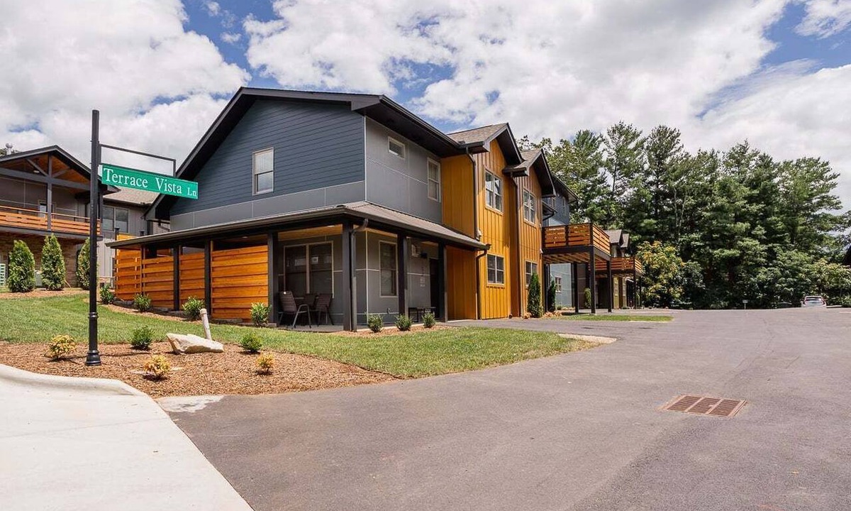 Woodfin House | The Fold at Reynolds Mountain | Collection of 10 Private Townhomes