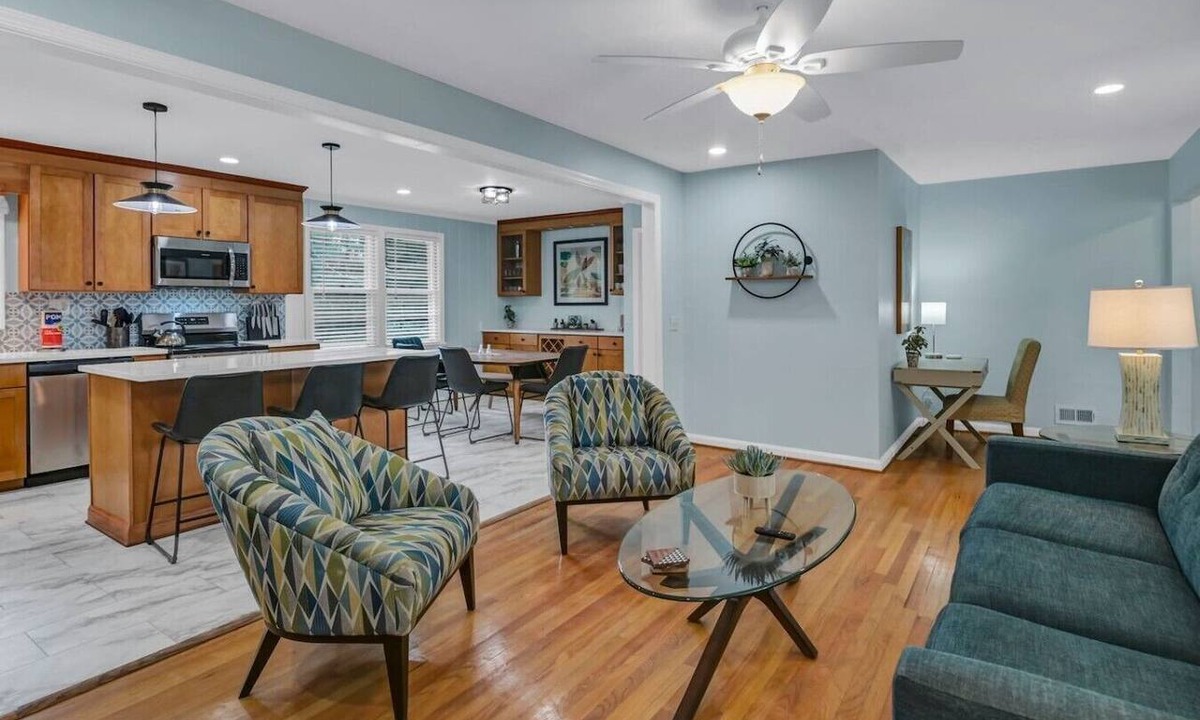 Cayce House | The Garden House | Sleeps 11 | Near USC