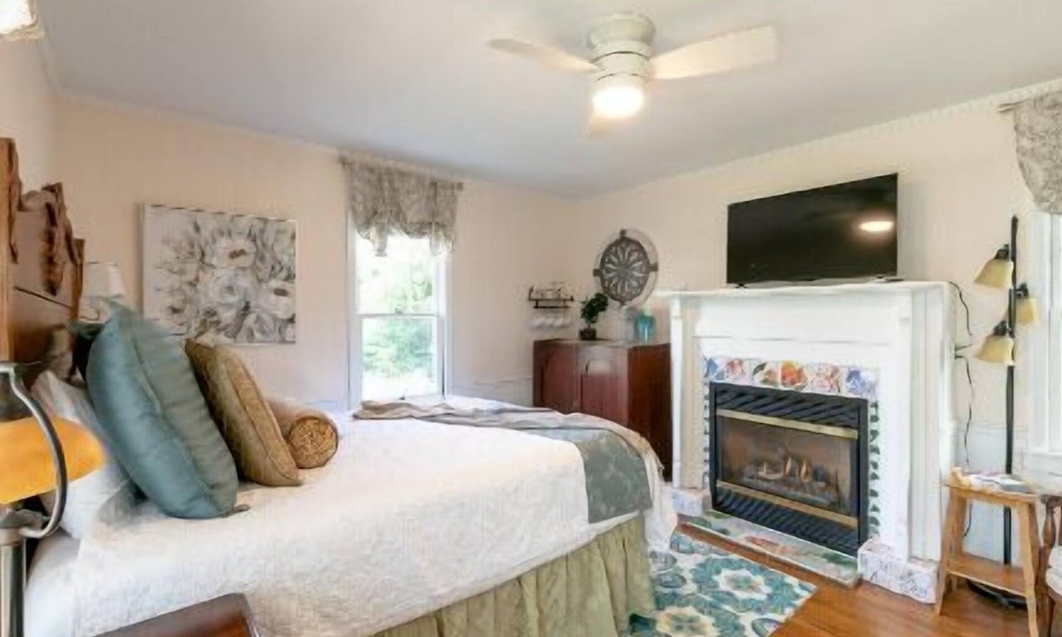 Weaverville Cottage | The Garden Studio at Blue Ridge Hideaways