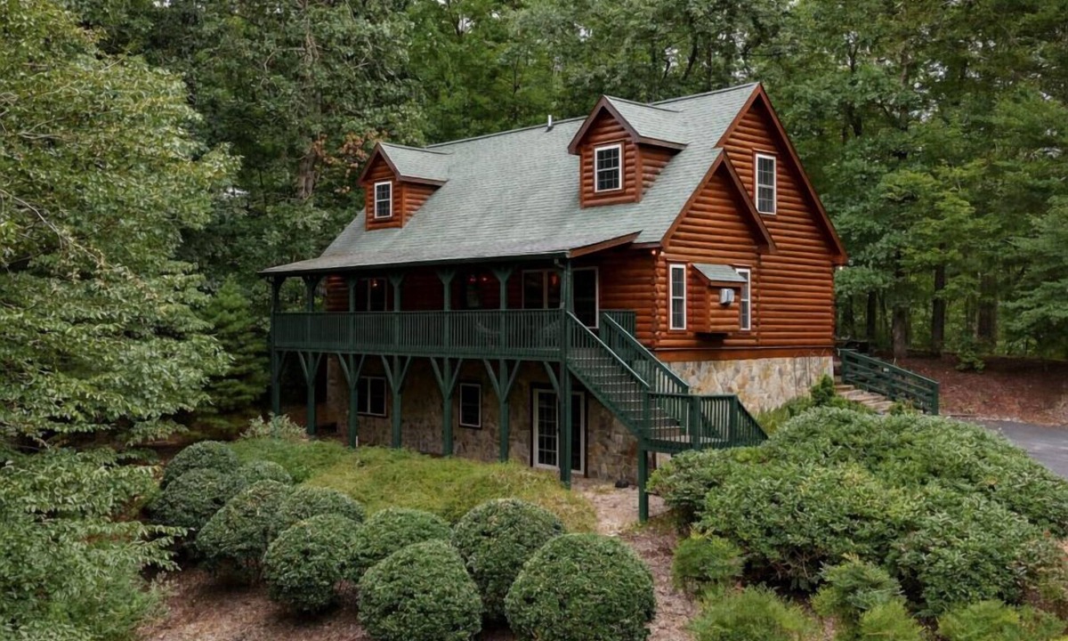 Lake Lure Cabin | The Ginger Fox Log Cabin w/Resort Perks | Lake Lure