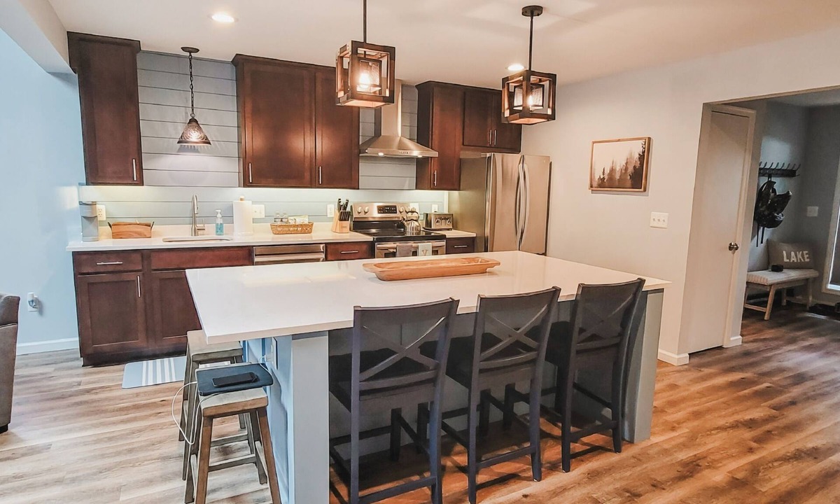 Thayerville House | The Lazy Bear - Newly updated townhome in Deep Creek. Minutes to everything!