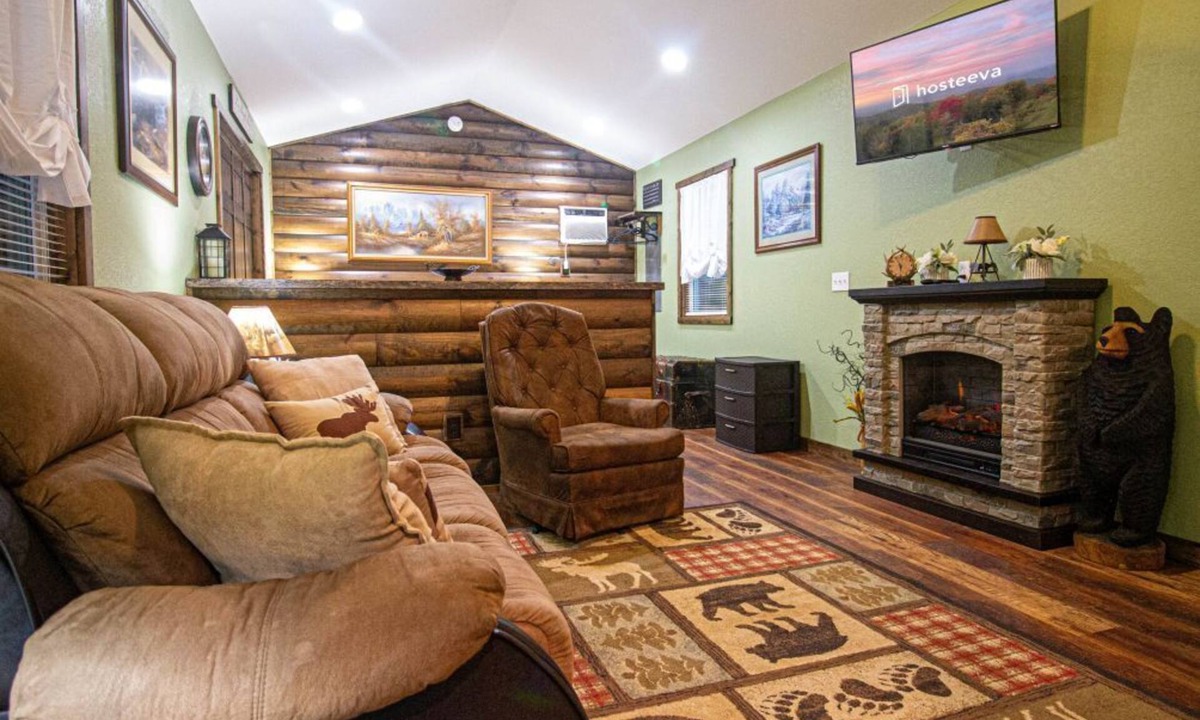 Robbinsville Cabin | The Lil House with Balcony