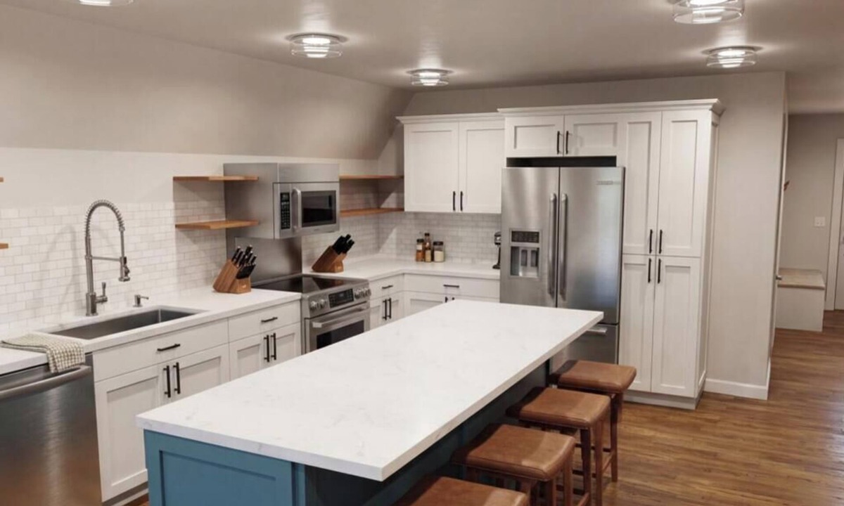 Marinette Cabin | The Maple. New 4 room, 2 bath cabin on Menonminee River w/fireplace, hot tub.