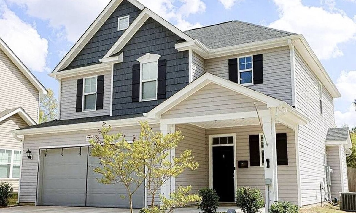 Terry Sanford House | The Morgan House- New Build in Historic Haymount, 3BR 2.5Bath, Pool & Patio