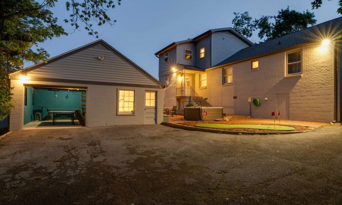 Donelson House | The Nashville Playground: 5BR Home with Hot Tub, Cinema, and Arcade