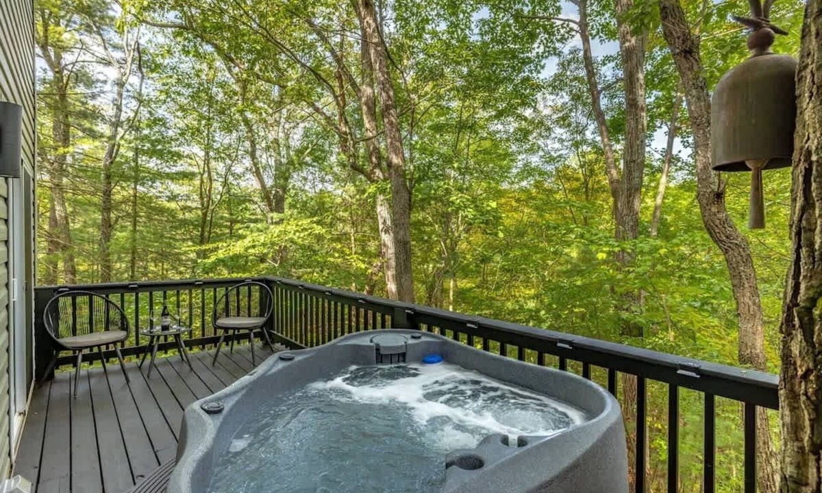 Berkeley Springs Cabin | The Nest · Soaking Tub & Views · Stay with Branch