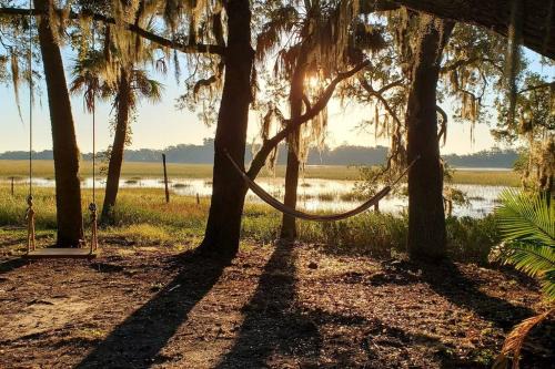 Saint Helena Island House | The Offbeat Oasis by the Marsh with Hunting Island Beach Pass
