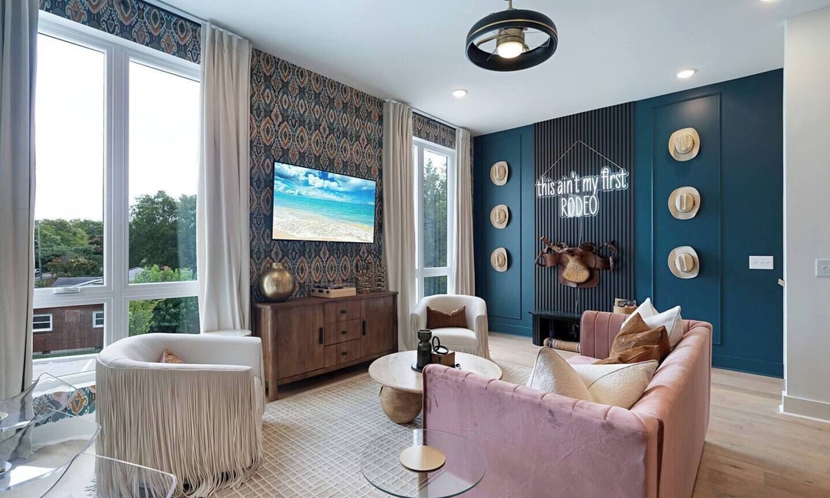 Nashville House | The Outlaw at Hydes Ferry