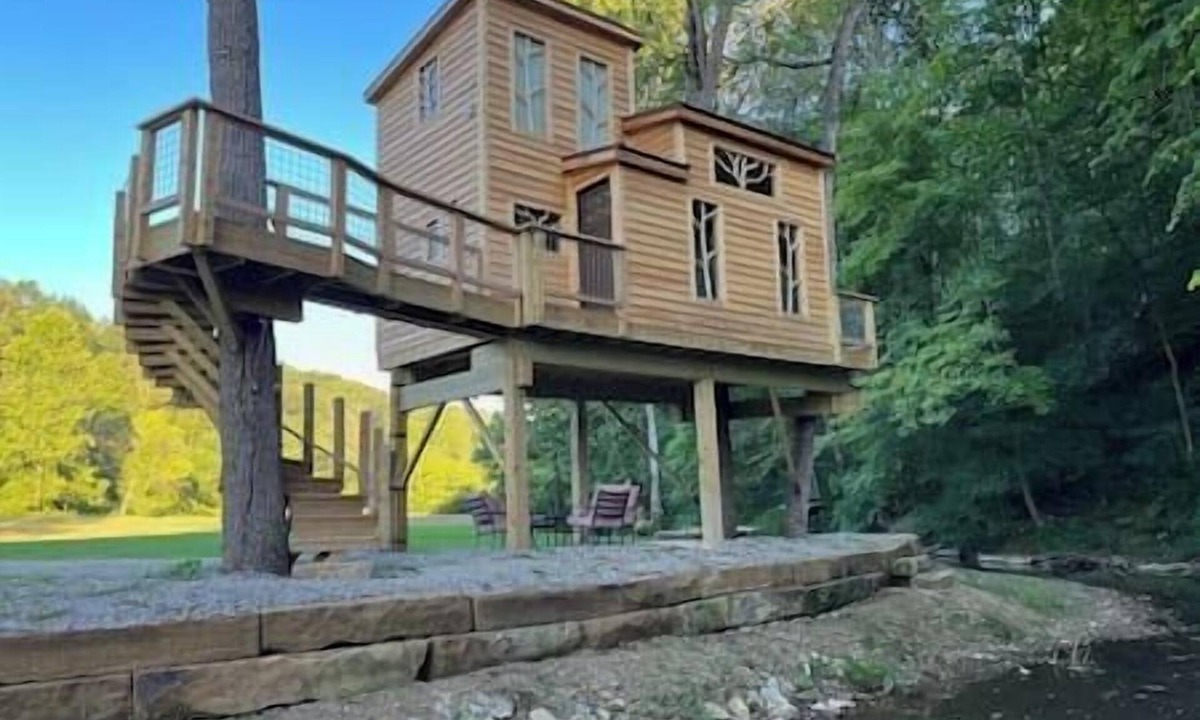 Malaga Cabin | The Royal Roost Treehouse