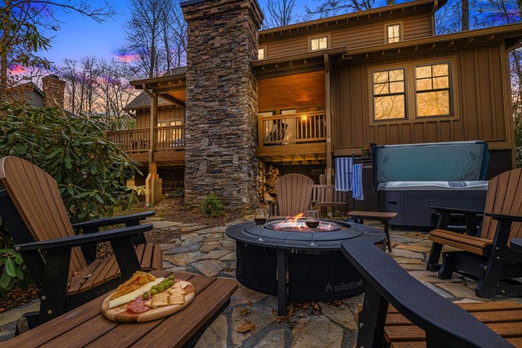 Blowing Rock House | Timberwalk Cottage - Blowing Rock Luxury Cabin with Hot Tub and Fireplaces