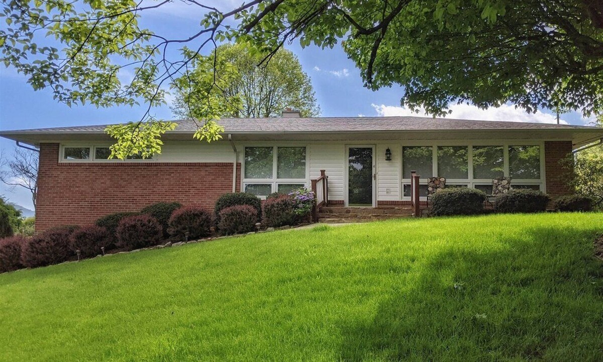 Canton House | Tin Cup- Cozy Ranch-Hot Tub Private Gathering Area