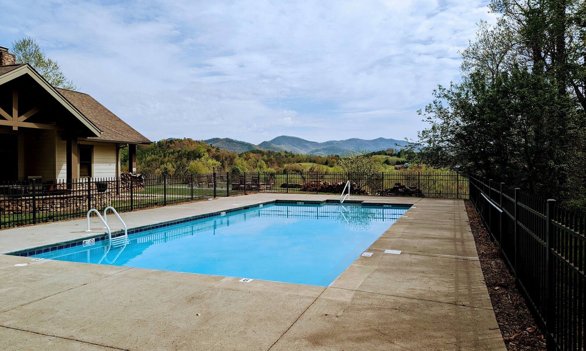 Townsend Condo | Townsend Peaceful Side Smoky Mountains Near Cades Cove Hip Vintage Condo