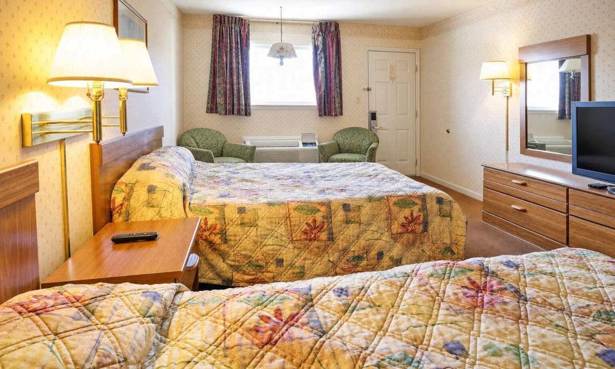 Lewisburg Hotel | Tranquil I-64 Stays | Minutes to Downtown Lewisburg | 2 Units, 2 Full Beds