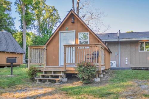Pigeon Forge Ski Chalet | Tranquil Mountain Cabin Retreat near Anakeesta