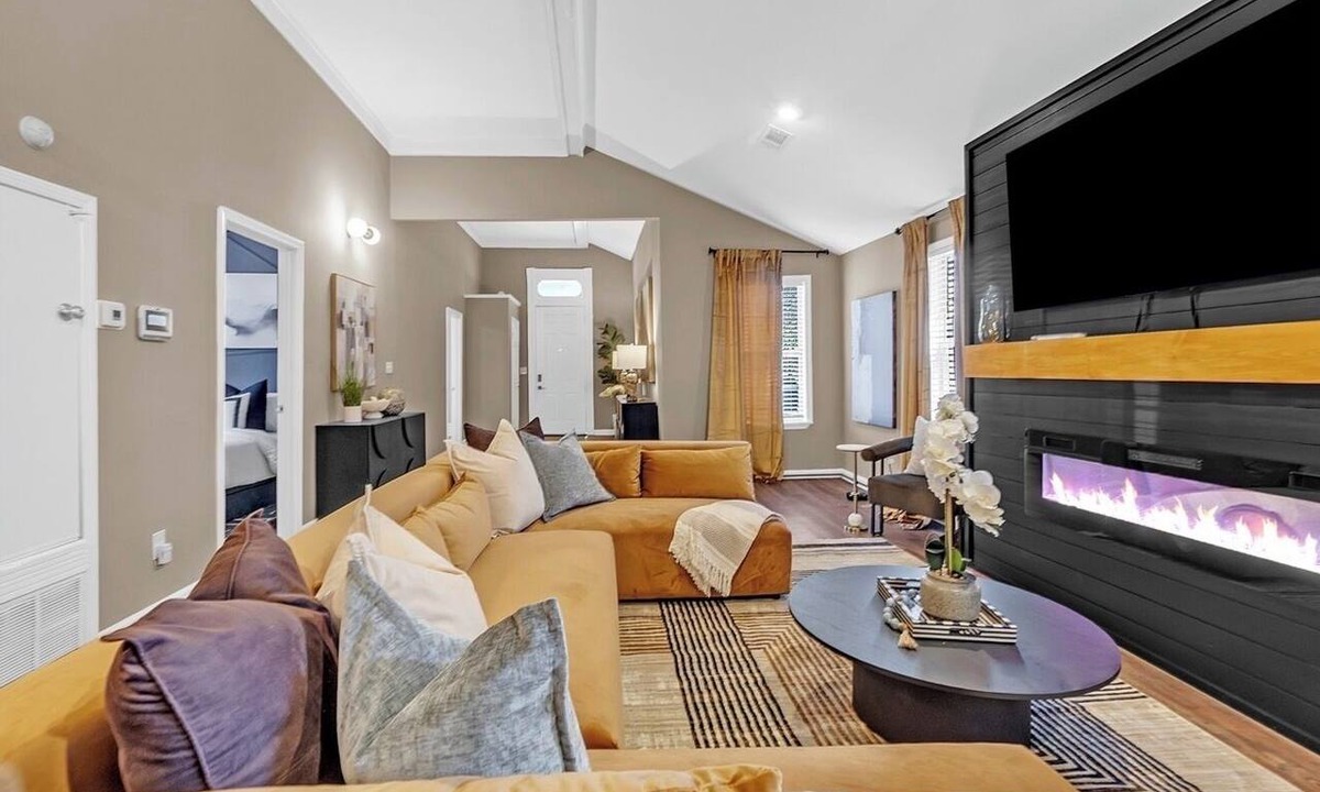 Uptown House | Tremendous 3-bedroom house with near St Jude and Beale Street