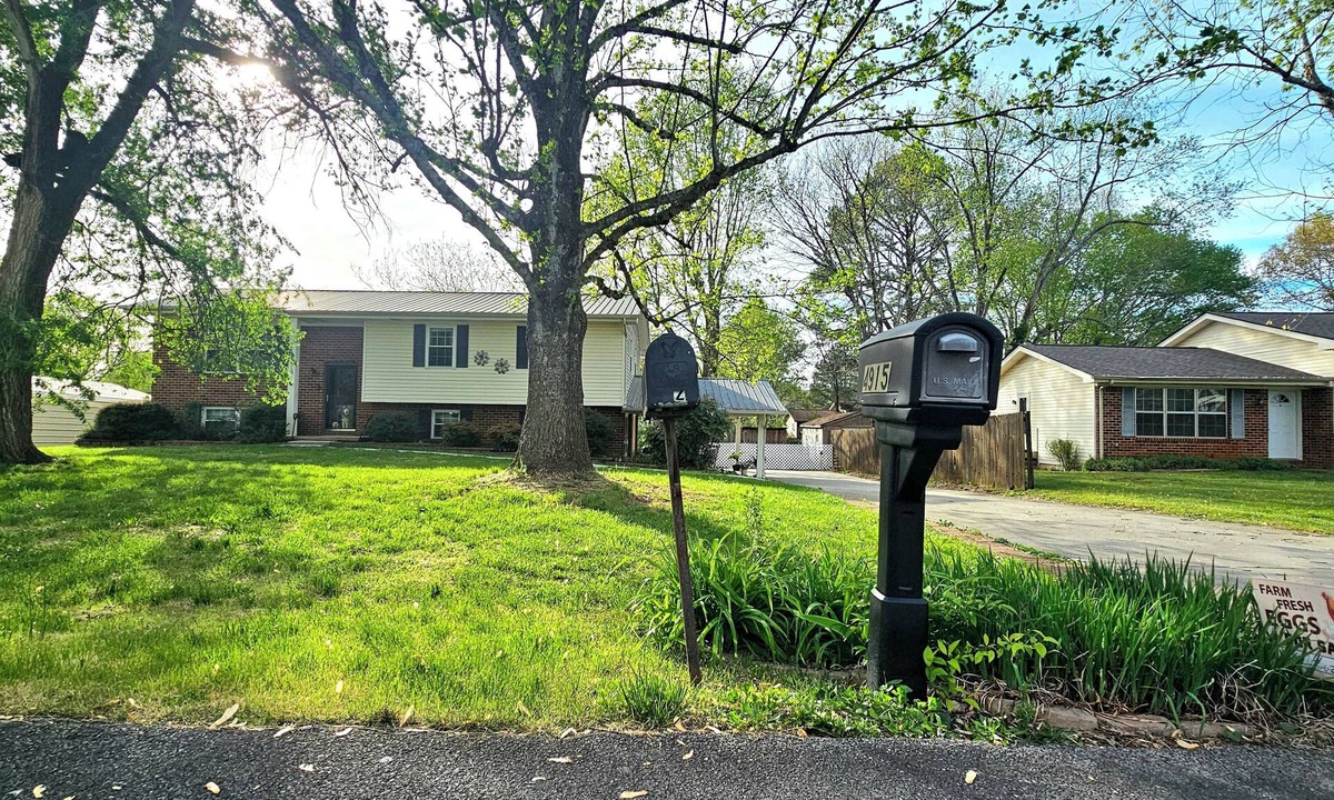 Hopewell Apartment | Unique Stay- Meet our pet Goat Mila- Near I-75 & Shops - Pet Friendly