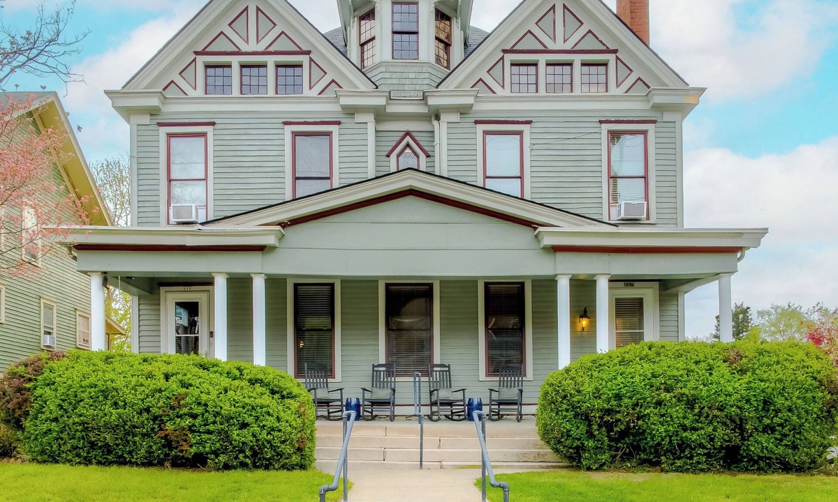 Frankfort House | Unwind at Our Bourbon Duplex w/Hot Tub/Walk to Downtown/Near Buffalo Trace