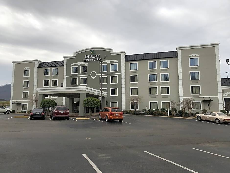 Lookout Valley Neighborhood Association Hotel | Quality Inn & Suites