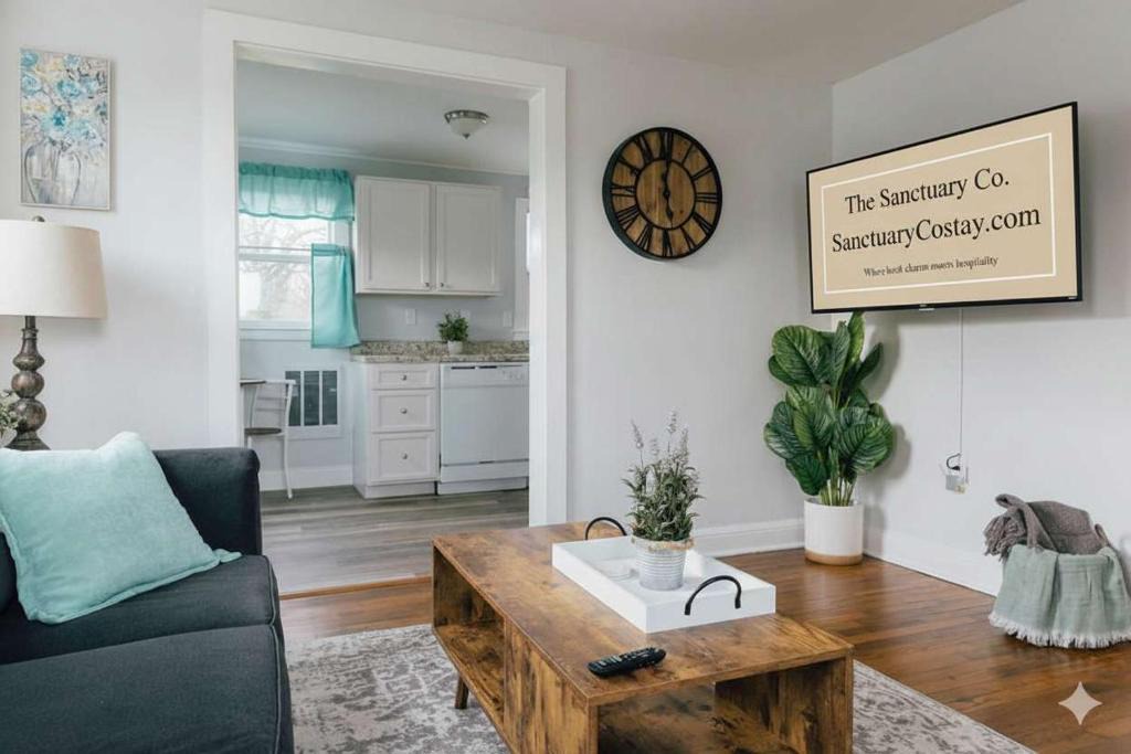 Bristol Apartment | Villa Chic near Downtown Bristol King Bed