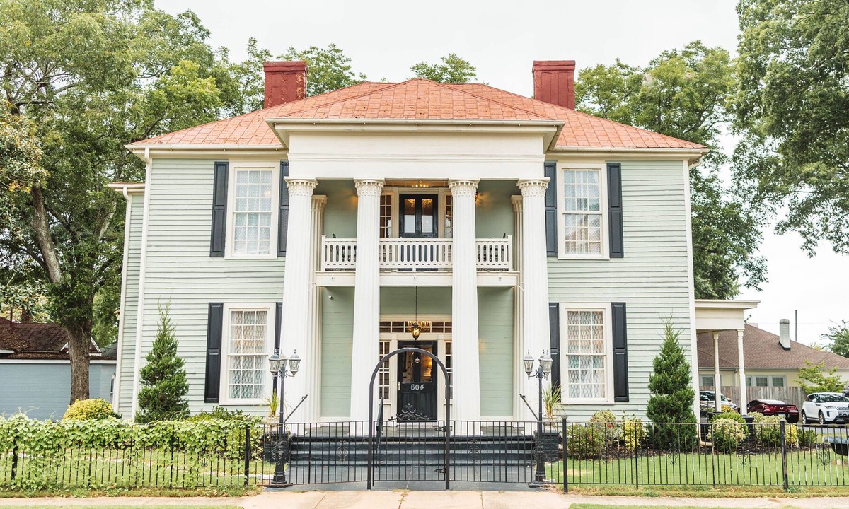 Anderson House | Virginia Suite at historic estate
