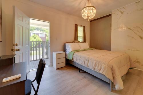 Bellepoint Apartment | Walk Downtown! Hinton Historic District Studio