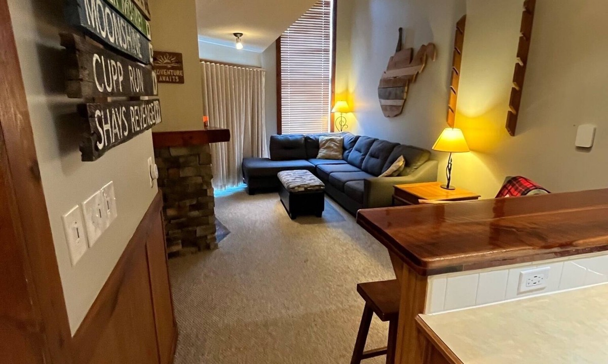 Edray Condo | Walk to lifts-1bdrm w/hot tub & amazing sunsets from top floor of Rimfire Lodge